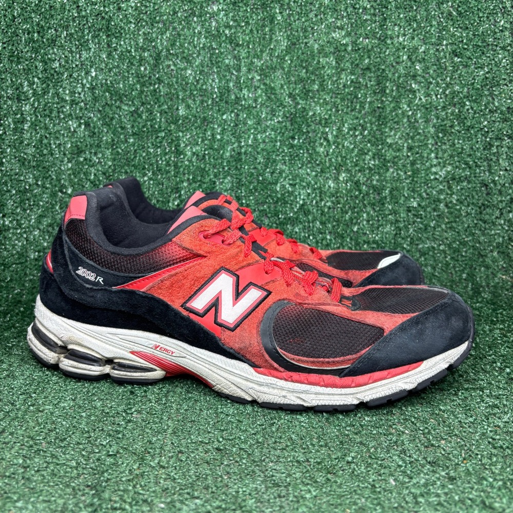 New Balance 2002R Red Suede Mesh Athletic Lifestyle Sneakers Red Black Mens 13 D